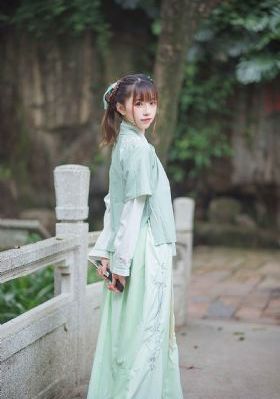 打白嫩美女秘光屁屁_剧情片完整视频观看